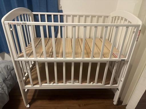 中古 KATOJIベビーベッド KATOJI ベビーベッド(120×70cm) (Rojo chan) 関内のベビー用品《ベビー