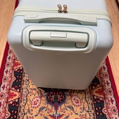 決まりました　
水色のスーツケースの画像