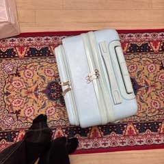 決まりました　
水色のスーツケースの画像