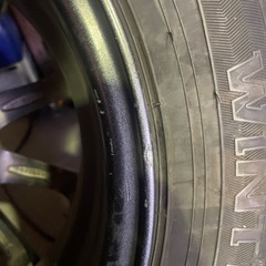 アルミホイル付きスタッドレスタイヤの画像