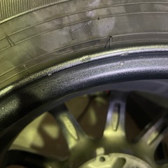 アルミホイル付きスタッドレスタイヤの画像