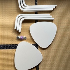 IKEA  白いテーブル、イス×2の画像