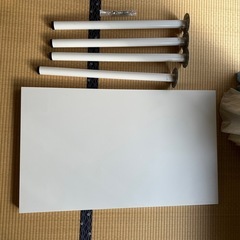 IKEA  白いテーブル、イス×2の画像