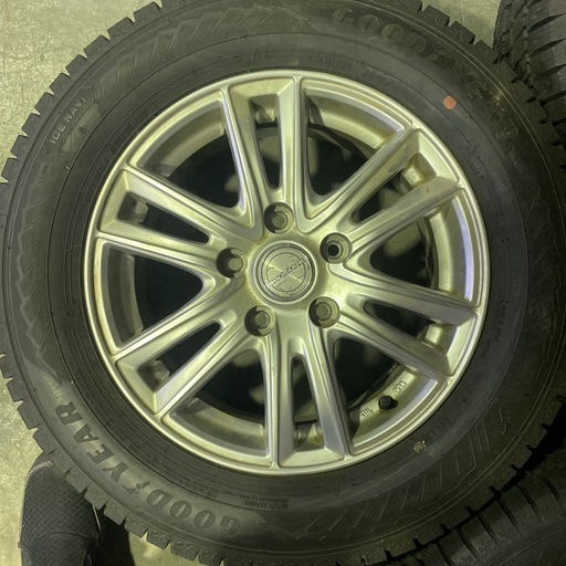 195/65r15 アルミ付きスタッドレスタイヤ