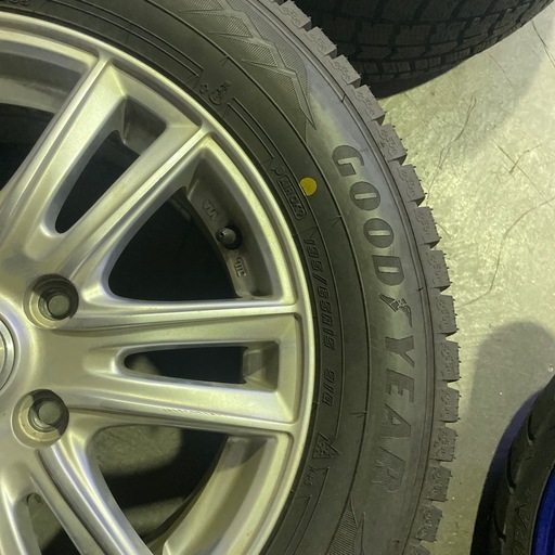 195/65r15 アルミ付きスタッドレスタイヤ