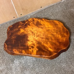 木の台座の画像