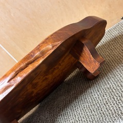 木の台座の画像