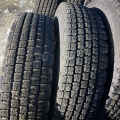 11R22.5 ブリヂストンw910再生タイヤ　在庫50本以上の画像