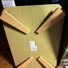 折りたたみテーブルの画像