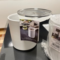 中身が見える陶器キャニスターの画像