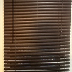 一人暮らし用その1(テーブル一式、ハンガーラック、フロアライト、扇風機、ブラインドなど)の画像