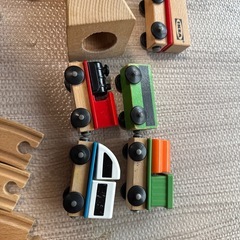 IKEA LILLABO/リラブー シリーズ 木製レールとカラフルな車両セットの画像