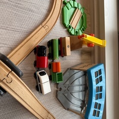 IKEA LILLABO/リラブー シリーズ 木製レールとカラフルな車両セットの画像