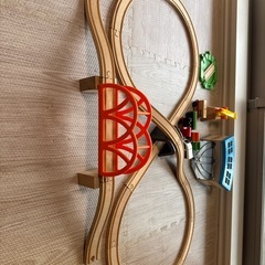 IKEA LILLABO/リラブー シリーズ 木製レールとカラフルな車両セットの画像