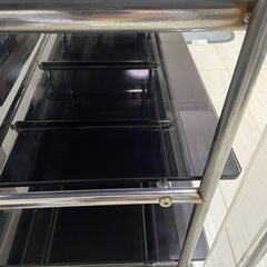 ガラス製テレビ台の画像