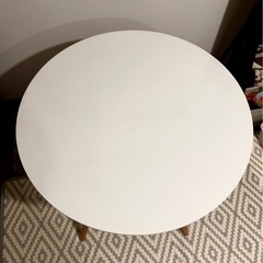 【引き取り限定・値段交渉可能】円形カフェテーブルの画像