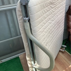 折りたたみベッドの画像