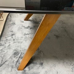 ガラス製ローテーブルの画像