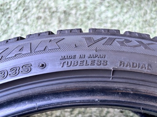 ブリヂストン BLIZZAK VRX スタッドレスタイヤ 245/40R18