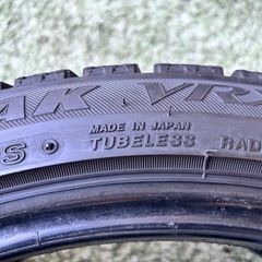 ブリヂストン BLIZZAK VRX スタッドレスタイヤ 245/40R18の画像