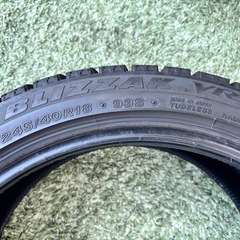 ブリヂストン BLIZZAK VRX スタッドレスタイヤ 245/40R18の画像