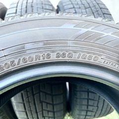 ヨコハマ ice GUARD IG60 スタッドレスタイヤ 205/60R16 4本セットの画像