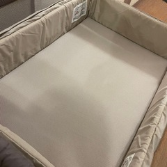 アップリカ ベビーベッドの画像