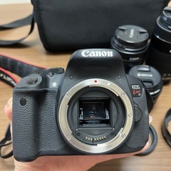 デジタル一眼レフカメラ CANON EOS Kiss X7i ズームレンズ、単焦点レンズ付きの画像