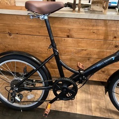 【SALE価格！防犯登録無料！チェーン新品！】6段変速　20インチ折りたたみ自転車　ブラックの画像