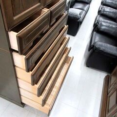 現状品 ※側面変色あり 和箪笥 幅103×奥行60×高さ200cm 天然木 ダークブラウン系 引き出し 上下分割 整理タンス 衣類収納 収納家具 たんす 苫小牧西店の画像