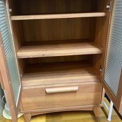 食器棚　インテリアの画像