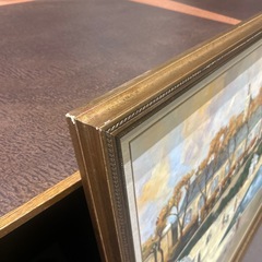 噴水の前で遊ぶ子どもたち　額付き絵画　ホテル絵画　油絵の画像