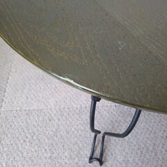 折れ足テーブルの画像