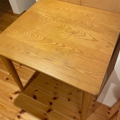 ダイニングテーブルの画像