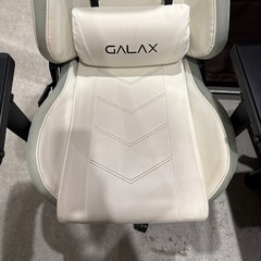 ゲーミングチェア　ホワイトの画像