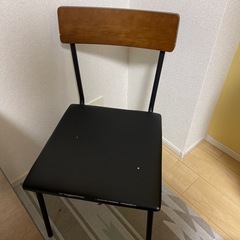 ダイニングテーブルと椅子セットの画像