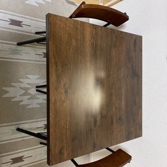 ダイニングテーブルと椅子セットの画像