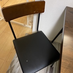 ダイニングテーブルと椅子セットの画像