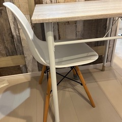 テーブル、イスの画像