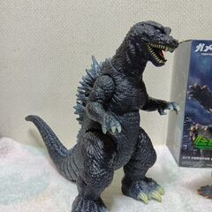 ゴジラ（2002年）＆ガメラ（1995年）フィギュアセットの画像