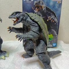 ゴジラ（2002年）＆ガメラ（1995年）フィギュアセットの画像