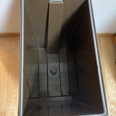 【お譲りします】ペダル式(45L ブラウン) ニトリ の画像