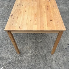 IKEAダイニングテーブルの画像