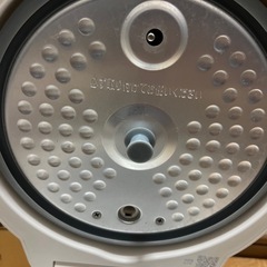 アイリスオーヤマ　炊飯器　３合　ホワイト　炊き分け　RC-MGA30-Wの画像