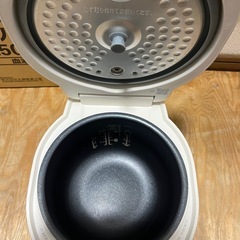 アイリスオーヤマ　炊飯器　３合　ホワイト　炊き分け　RC-MGA30-Wの画像