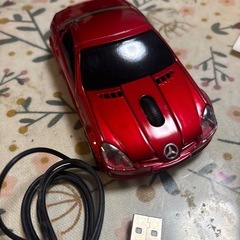 Mercedes-Benzの有線マウスの画像