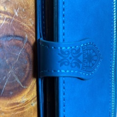 青い手帳型スマホケース カードポケット付きの画像