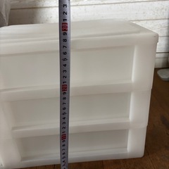 三段の引き出しの画像