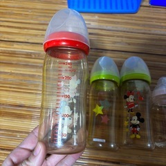 ミルトンケース、容器、トング、哺乳瓶セットの画像