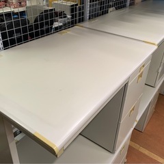 ★1台5000円★⭐︎KANAI⭐︎事務机・オフィス家具・鍵無し・高さ70cm×幅99.5cm×奥行き69cmの画像
